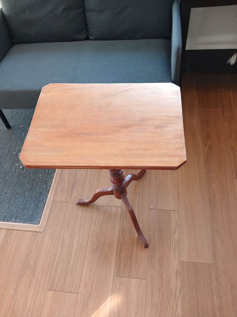 Antique mahogany tilt-top table