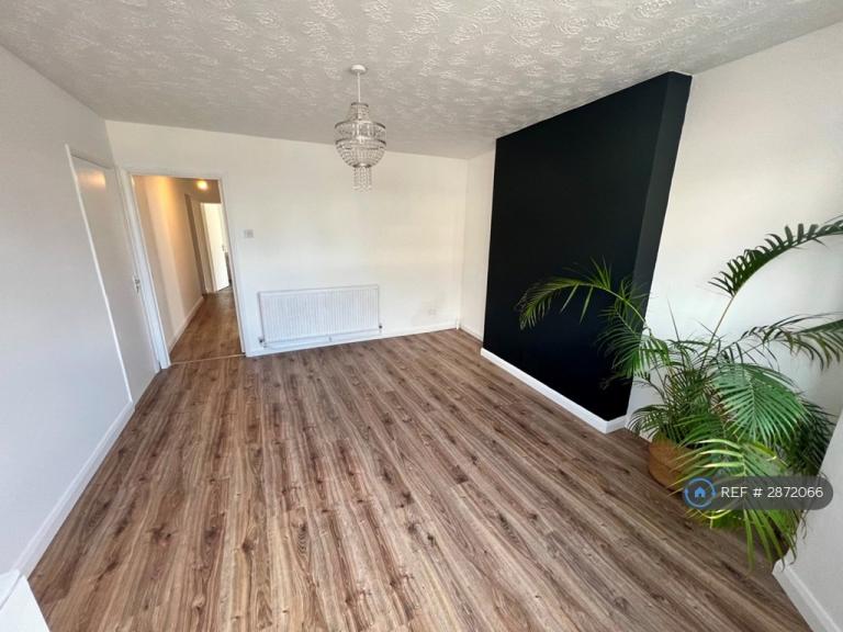 2 bedroom flat in Buckle Street, Peterborough, PE1 (2 bed) (#2872066)