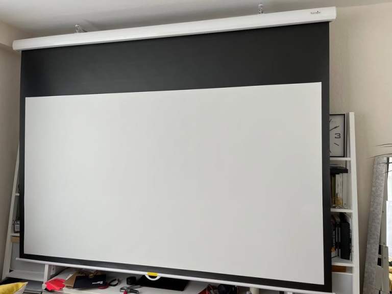 Projector Screen 106 inches  Cinema Sapphire SWS240WSF-ASR2