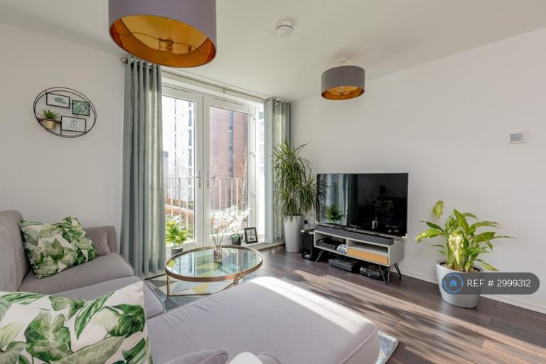 2 bedroom flat in Arneil Place, Edinburgh, EH5 (2 bed) (#2999312)