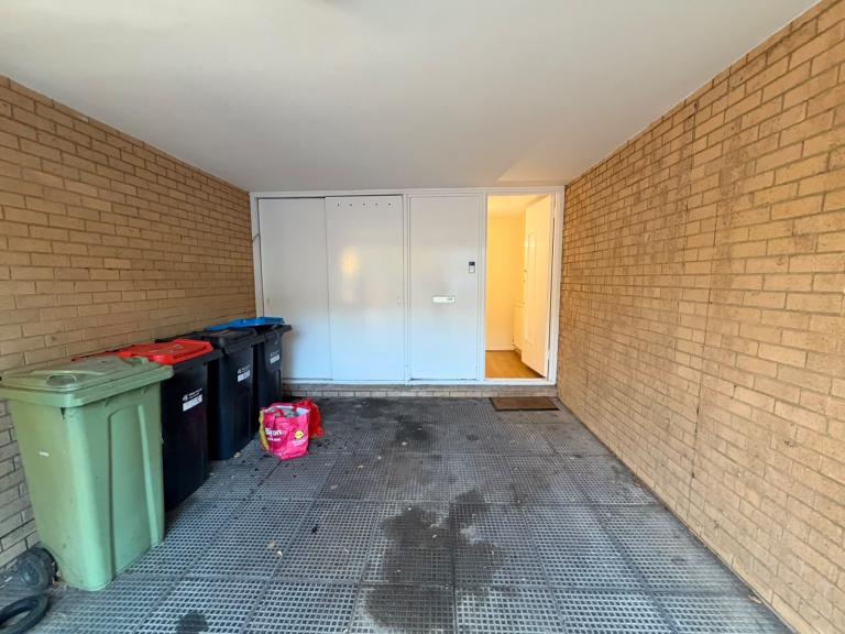 3 Bed Terraced House, Ramsons Avenue, MK14