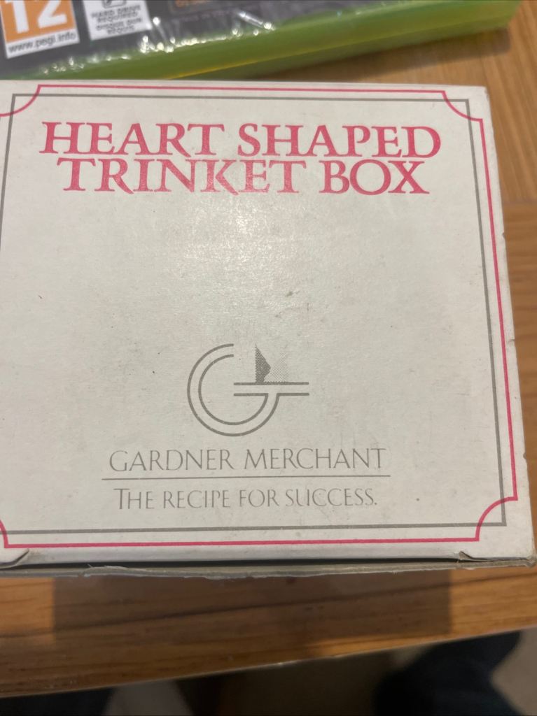 Brand new Vintage 1986 Wade Gardner Merchant Centenary Heart Trinket Box Floral England