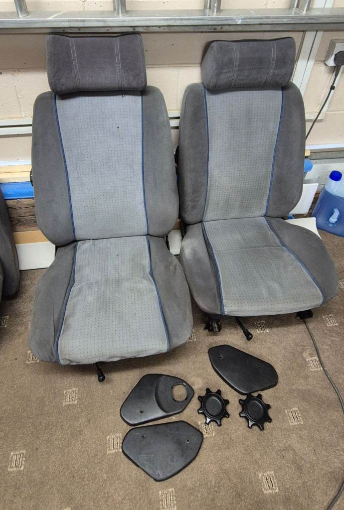 Set of Mk3 Ford Esccort 1.6i Xr3i Front seats With Blue Piping 