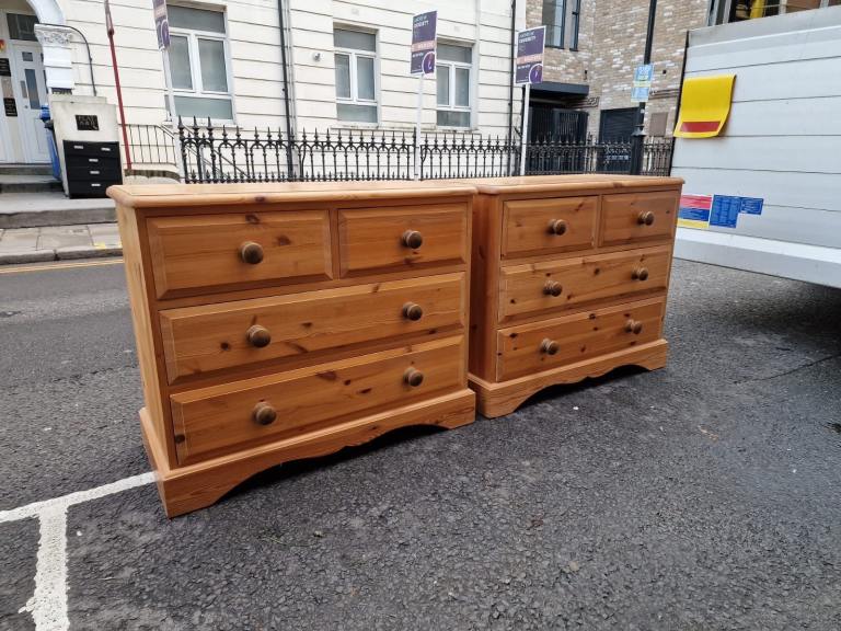 Pine chest of drawers