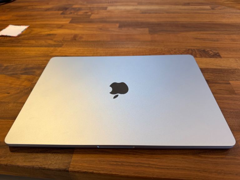 Pristine 15-inch MacBook Air M4 (2025) – 16GB RAM, 512GB SSD