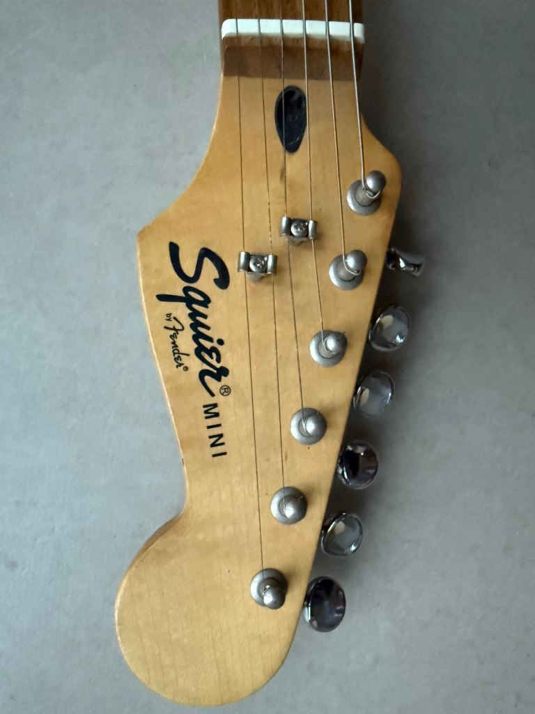 Fender Squier Mini Strat 3/4 Size mini Black Immaculate & Stand