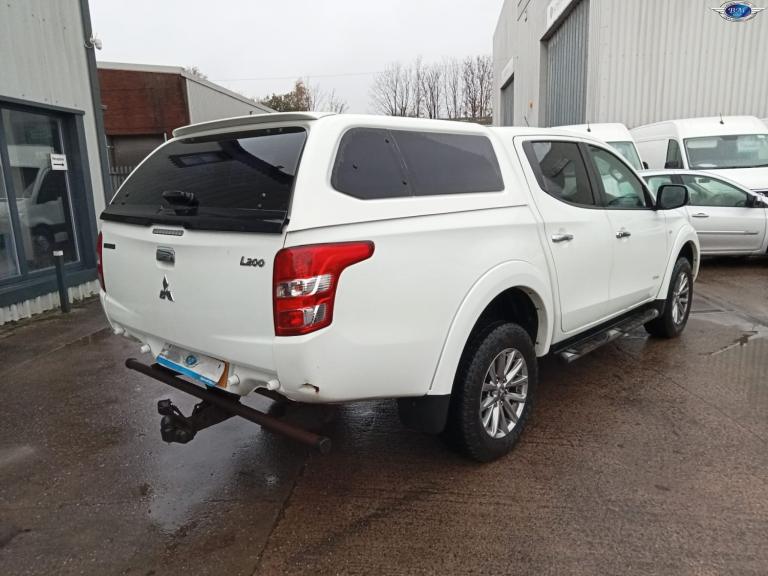 MITSUBISHI L200 2.4 DI-D DC Titan White Manual Diesel 2017