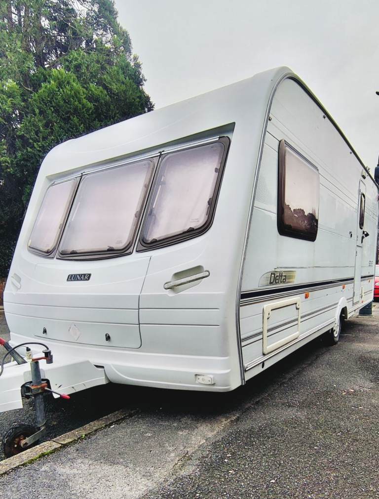 Lunar Delta 520-2 – 2 Berth Caravan | Motor Mover | Awning | Ready to Use