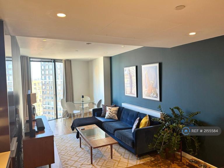 1 bedroom flat in Walworth Road, London, SE1 (1 bed) (#2155584)