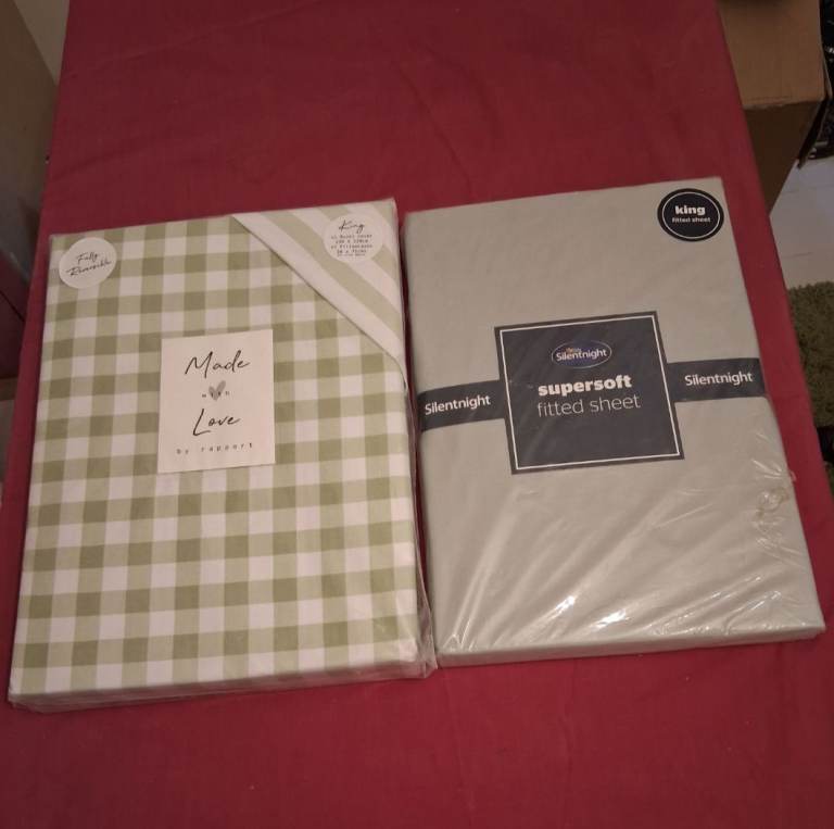 GREEN GINGHAM/STRIPED KING SIZE DUVET COVER & KING SIZE SHEET. BRAND NEW. COLLECT GLASGOW