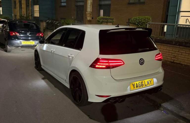 Volkswagen, GOLF, Hatchback, 2017, Semi-Auto, 1984 (cc), 5 doors