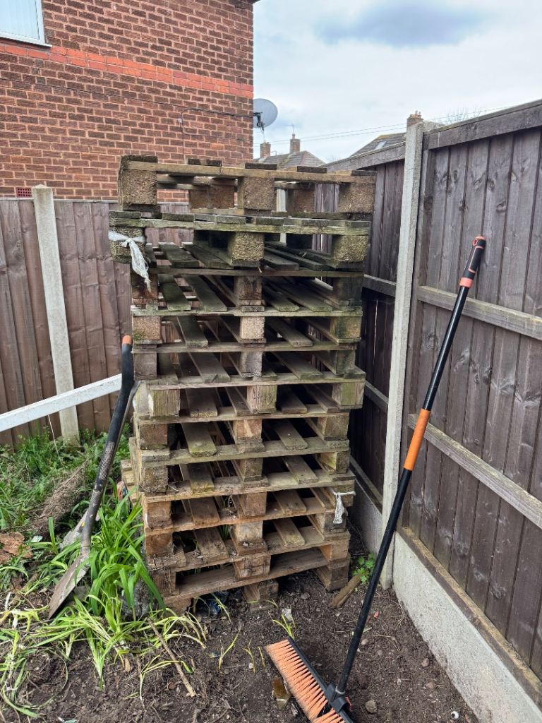 12x pallets free for collection