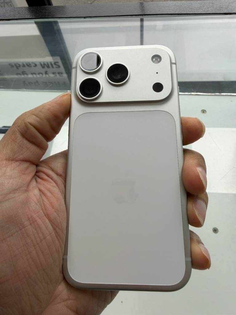 APPLE IPHONE 17 PRO 256GB UNLOCKED
