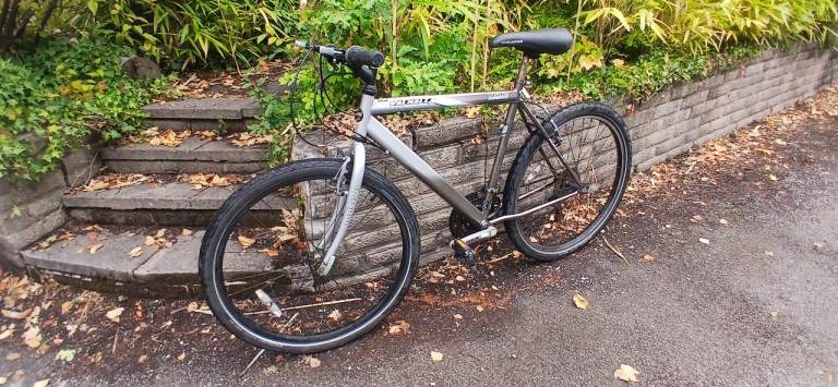 Hybrid bike magma 26 tyres and medium frame 