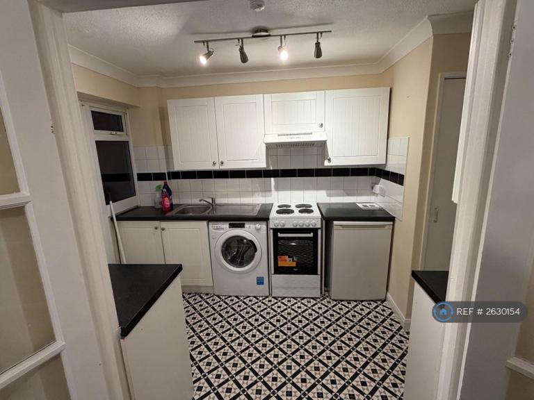 1 bedroom in Long Riding, Basildon, SS14 (#2630154)