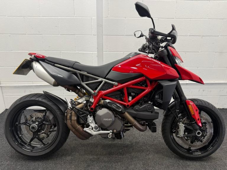 DUCATI HYPERMOTARD 950 ** RIDER MODES - RAD GUARDS - MOT TILL APRIL 2027 **