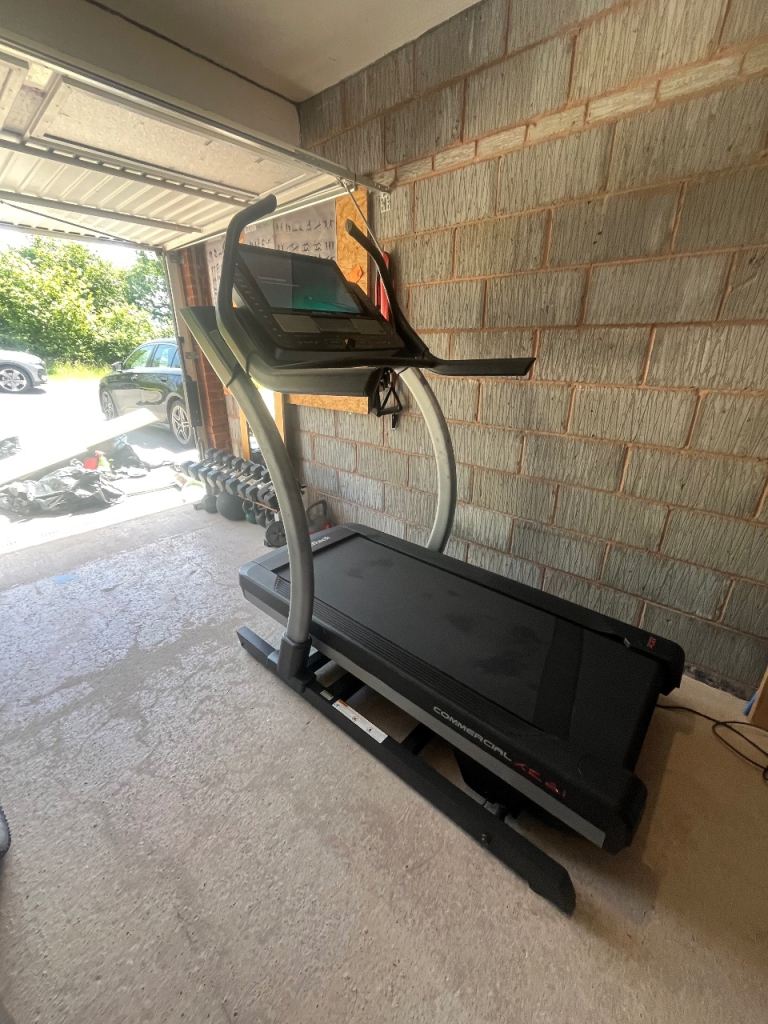 Nordic Track Commercial x22i treadmill 40% Incline