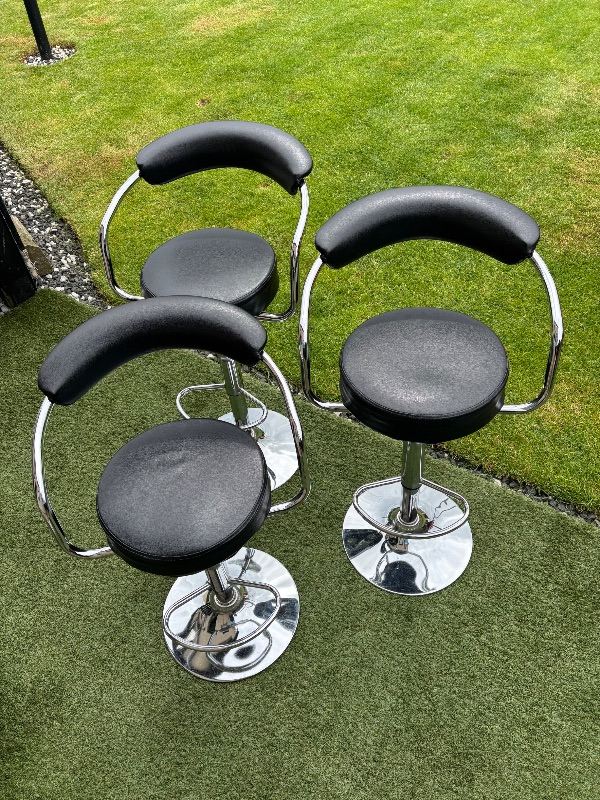 3 x bar stools 