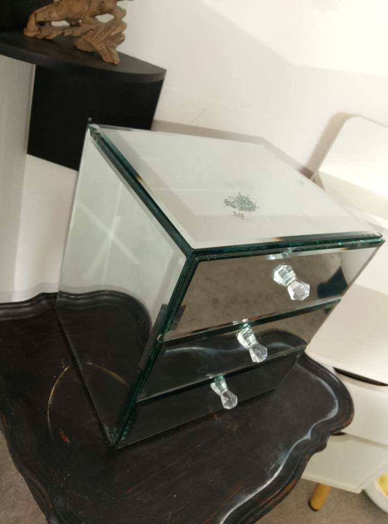 Mirrored 3 draw makeup box