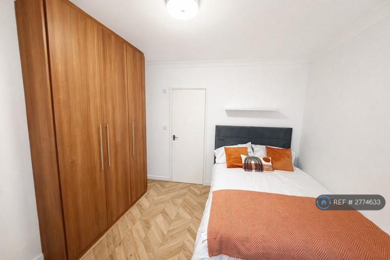 1 bedroom in Manor Avenue, Hounslow, TW4 (#2774633)