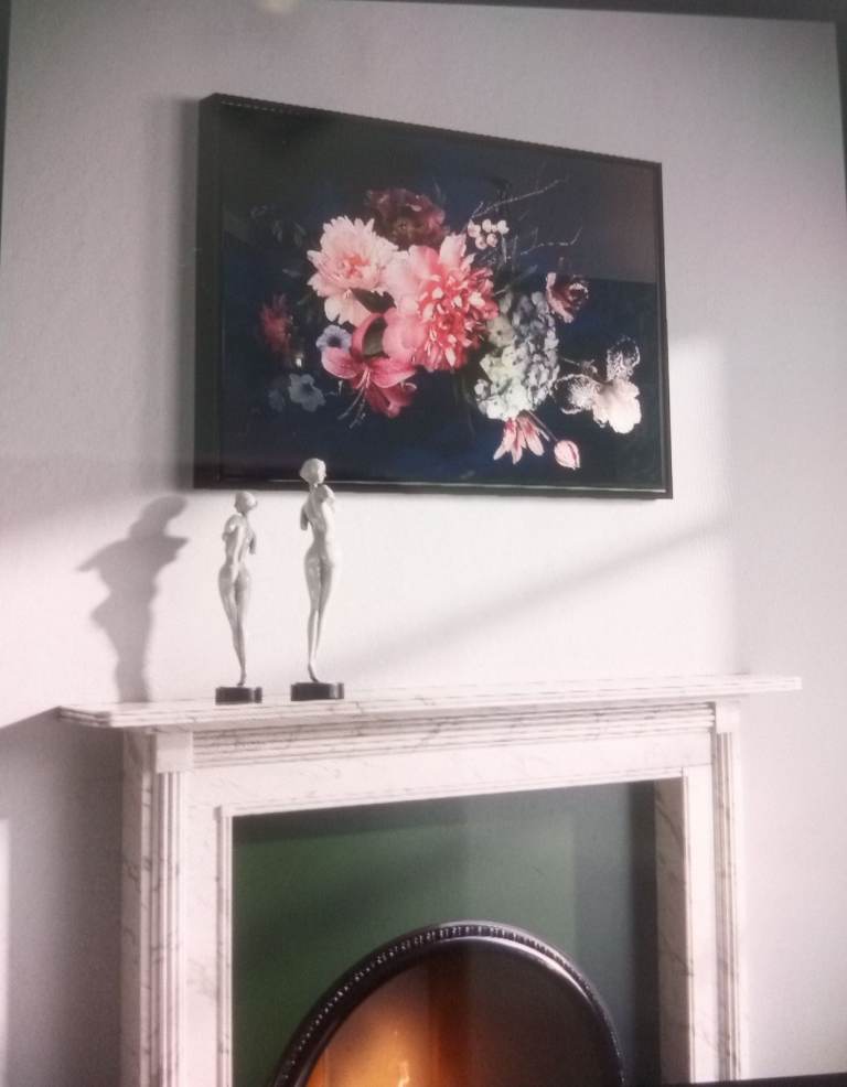 Large Floral Wall Art Print on Glass– Dark Background