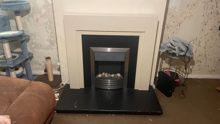 Electric fire with surround an hearth 