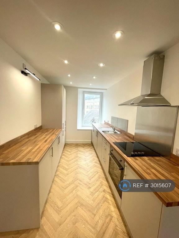 3 bedroom flat in Atholl Street, Perth, PH1 (3 bed) (#3015607)