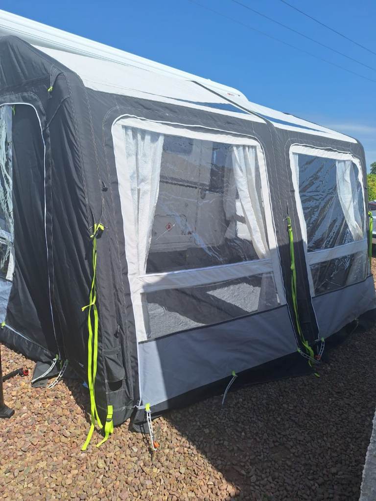 Awning. Dometic Rally Air Pro 330S