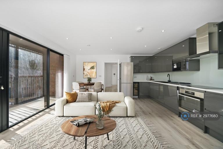 2 bedroom flat in Coomer Place, London, SW6 (2 bed) (#2977680)