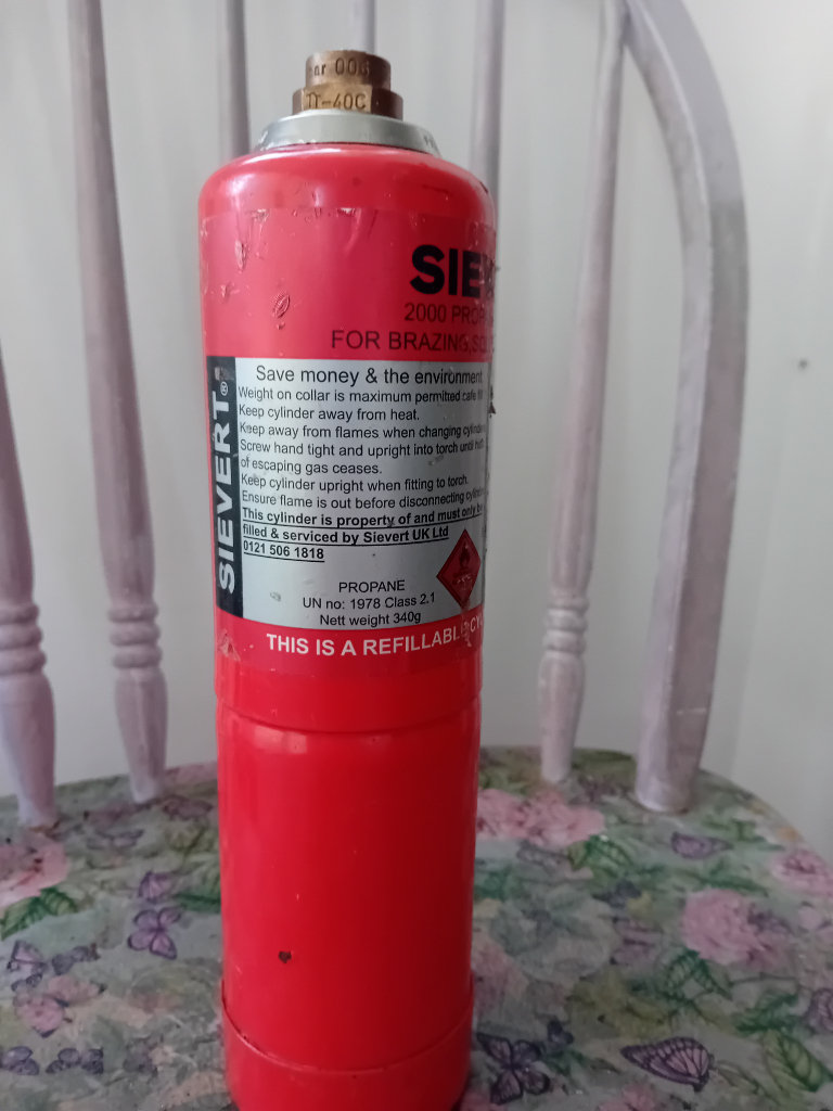 GAS BOTTLES Sievert Primus Full Gas CylinderS I HAVE 4 FULL £15 EACH, 