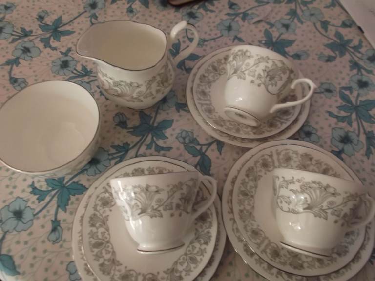 Royal Sutherland Trios & Sugar Bowl & Milk Jug 1947