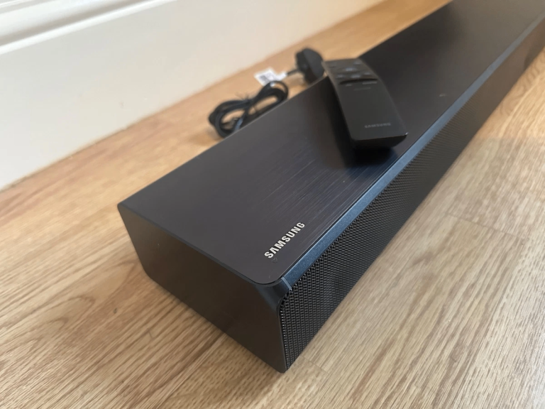 Samsung Soundbar with Remote