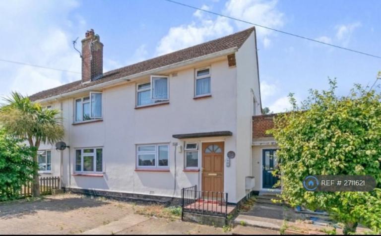 2 bedroom flat in Cumberland Avenue, Maidstone, ME15 (2 bed) (#2711621)