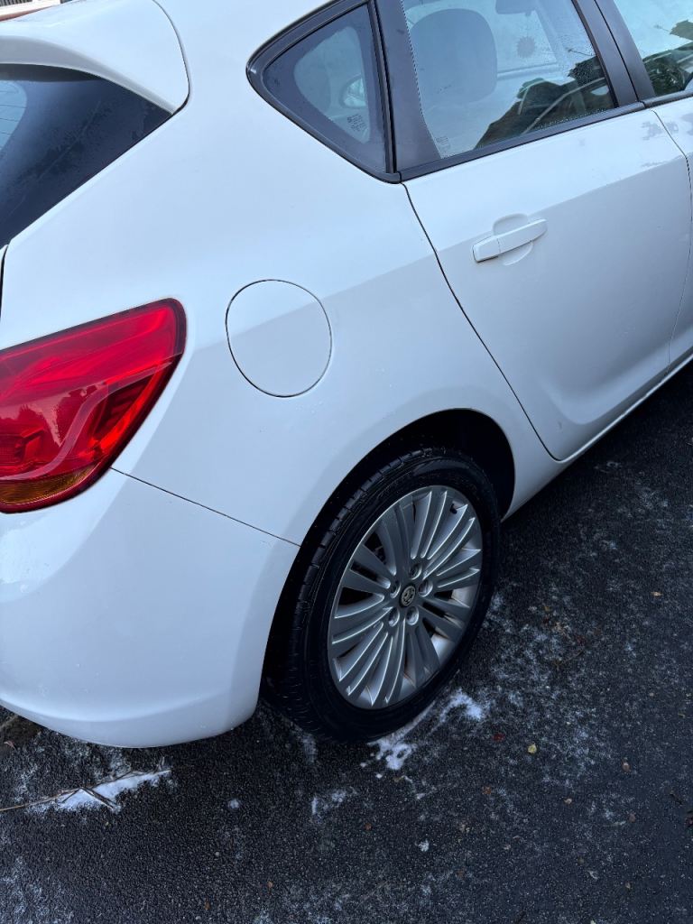 Vauxhall, ASTRA, Hatchback, 2011, Manual, 1398 (cc), 5 doors