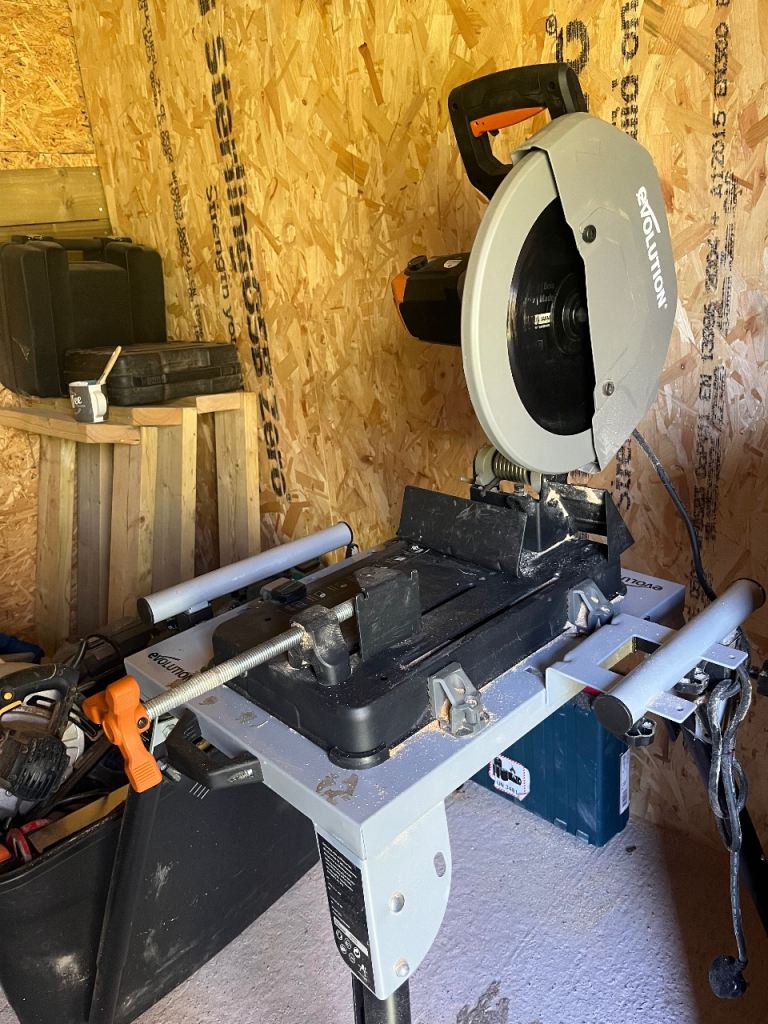 Chop saw and stand hardly used