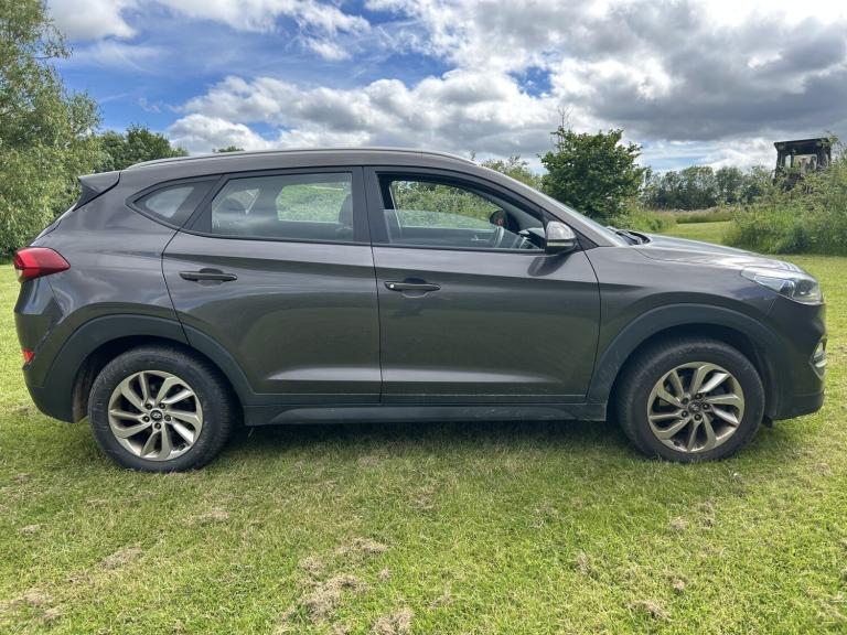 HYUNDAI TUCSON 1.7 TUCSON SE NAV 1.7 D 116PS BD +FSS Grey Manual Diesel 2016