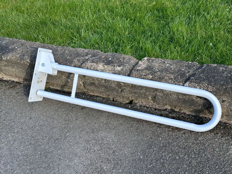 Folding support rail for toilet or bathroom