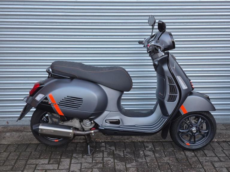 Piaggio Vespa GTS 300 SUPERSPORT