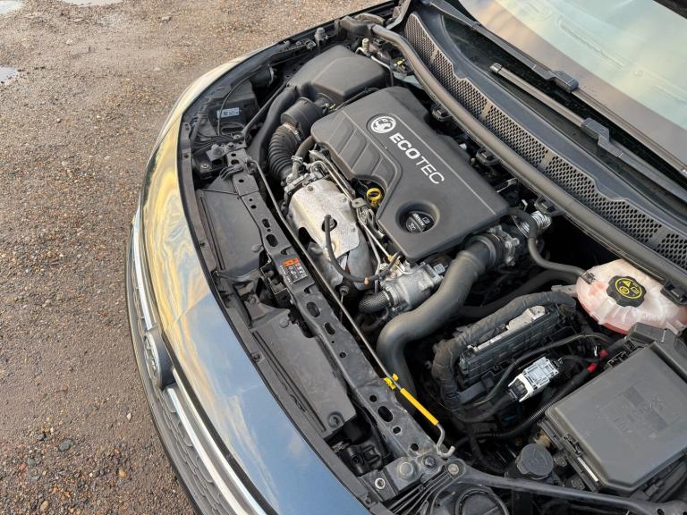2016 Vauxhall Astra 1.6 CDTi 16V 136 SRi 5dr HATCHBACK Diesel Manual