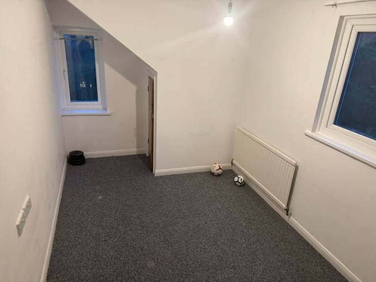 Spacious 5-Bedroom Fully Furnished Home with Large Kitchen & Parking - COMPANY LET ALLOWED