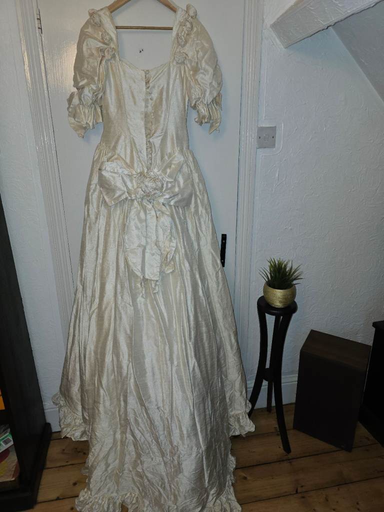 Raw silk ivory 80s wedding dress. 