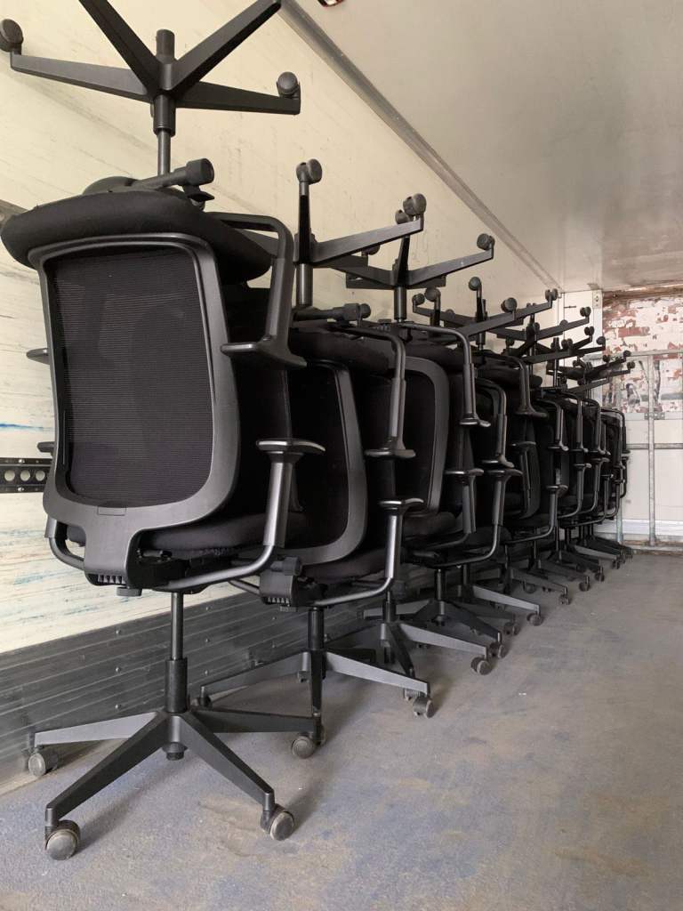 Steelcase Reply ergonomic black mesh office chair and gaming in excellent condition (400 available)