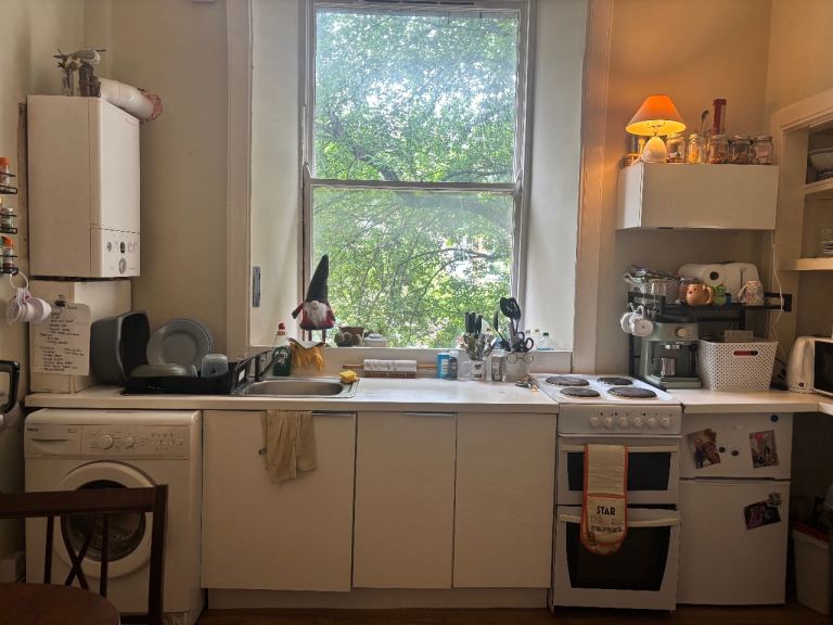 1 bedrm flat first floor rear peaceful gch nr fountain pk leisure centre