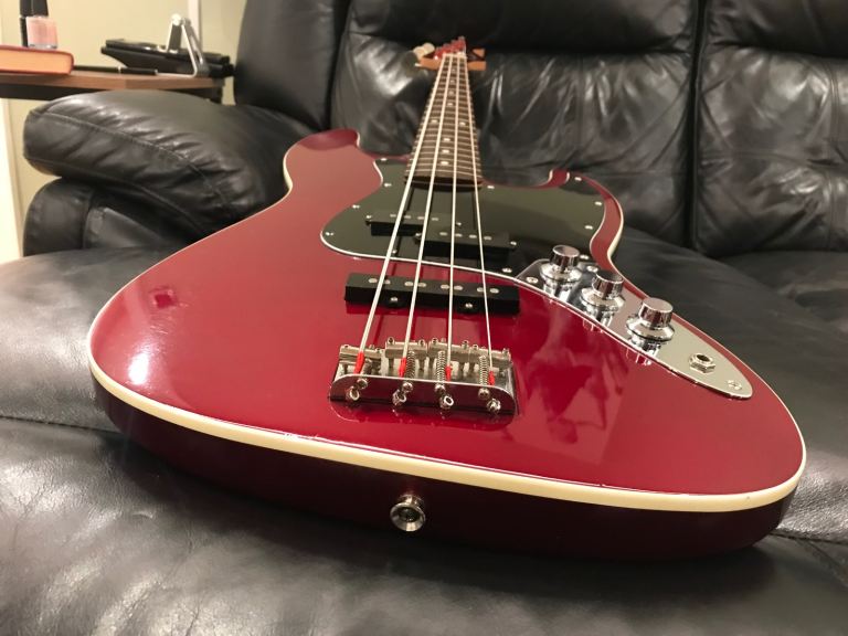 image for Fender Aerodyne Jazz Bass 2006-08 Old Candy Apple Red, beautiful bass 
