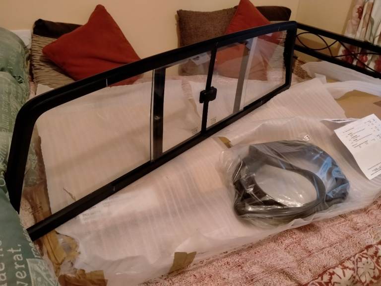 Truckmans front sliding window
