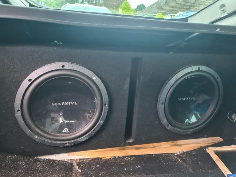 12 inch Twin subwoofers and 1000 amplifier for sale