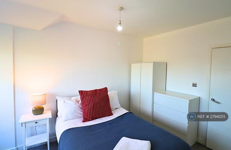 3 bedroom flat in Hibbert House, Maidenhead, SL6 (3 bed) (#2794255)