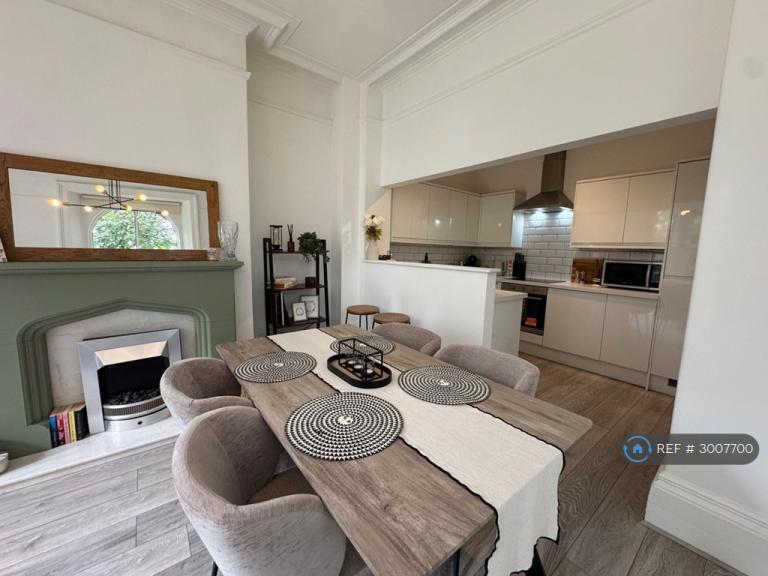 1 bedroom flat in Ranmoor Road, Sheffield, S10 (1 bed) (#3007700)