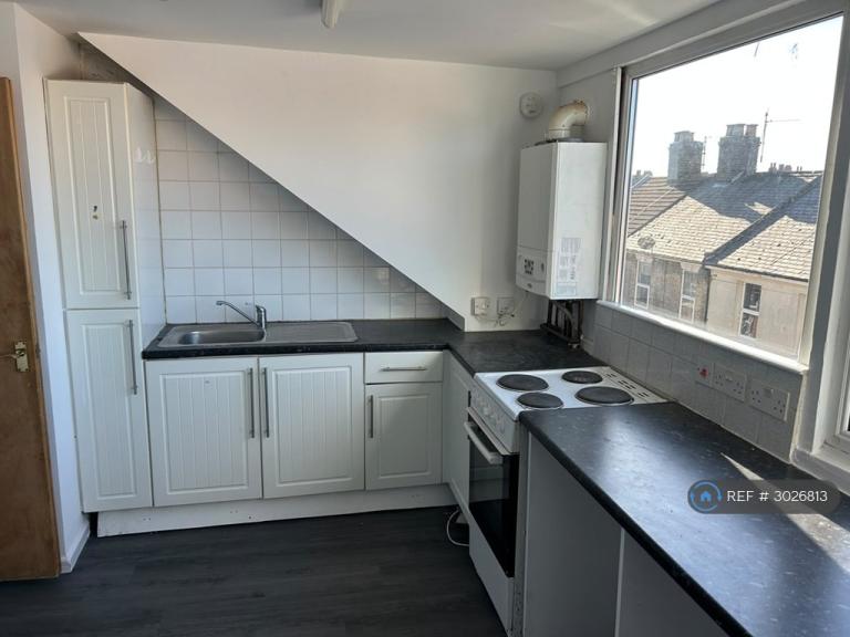 1 bedroom flat in Victoria Road, Great Yarmouth, NR30 (1 bed) (#3026813)