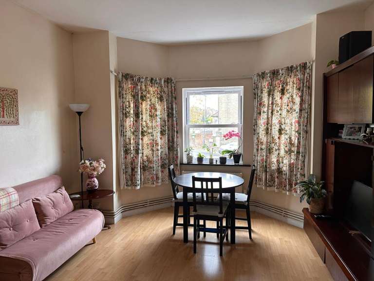 Spacious 1 Bedroom Flat with Large Living Room – £1,500 per calendar month Greenwich / Woolwich